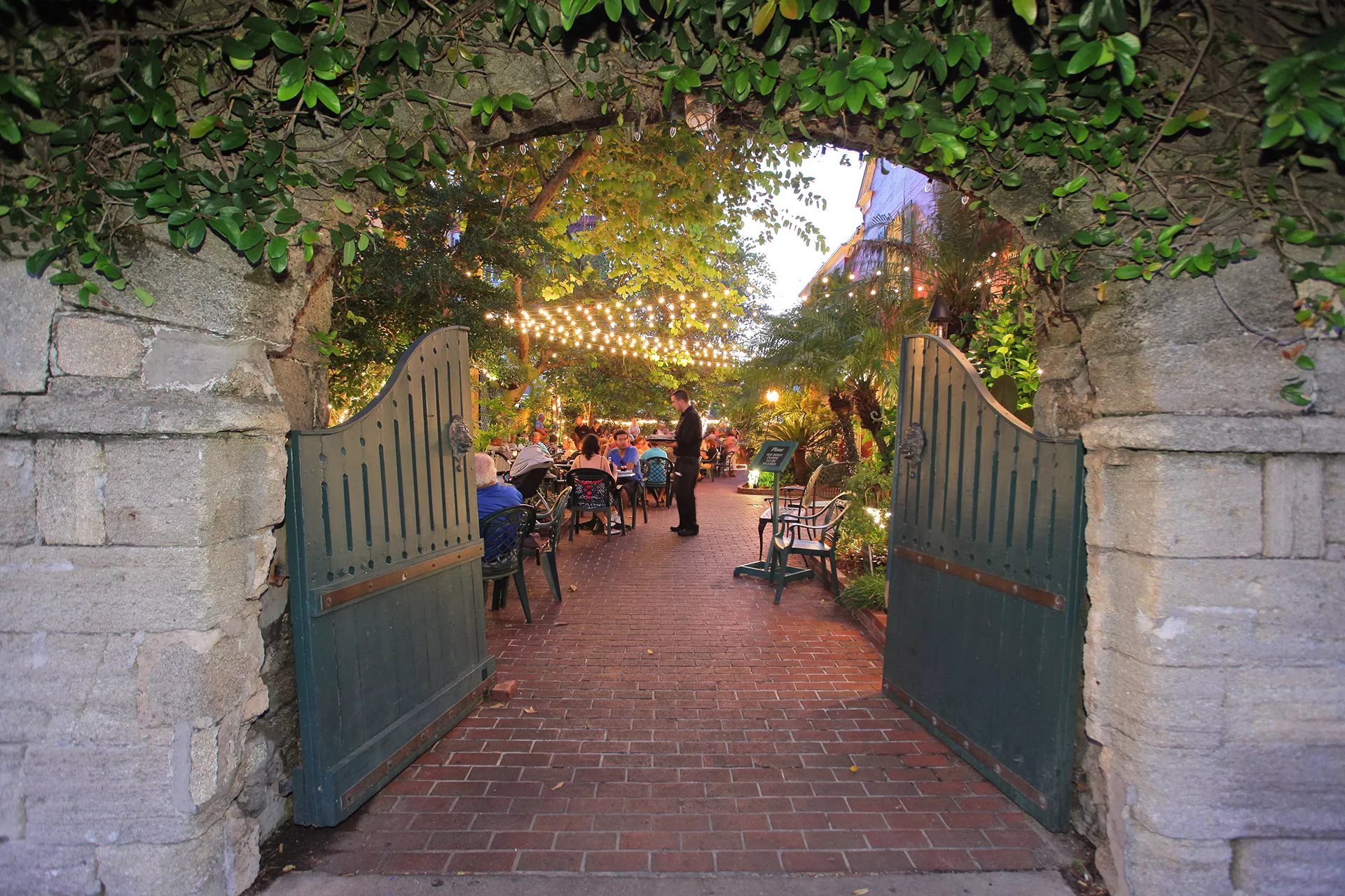 Harrys-Seafood-Bar-and-Grille